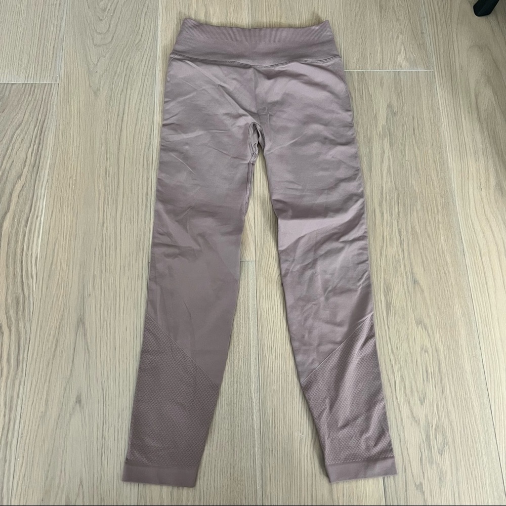 Lululemon mauve light purple nude leggings size 8 cute chic athleisure